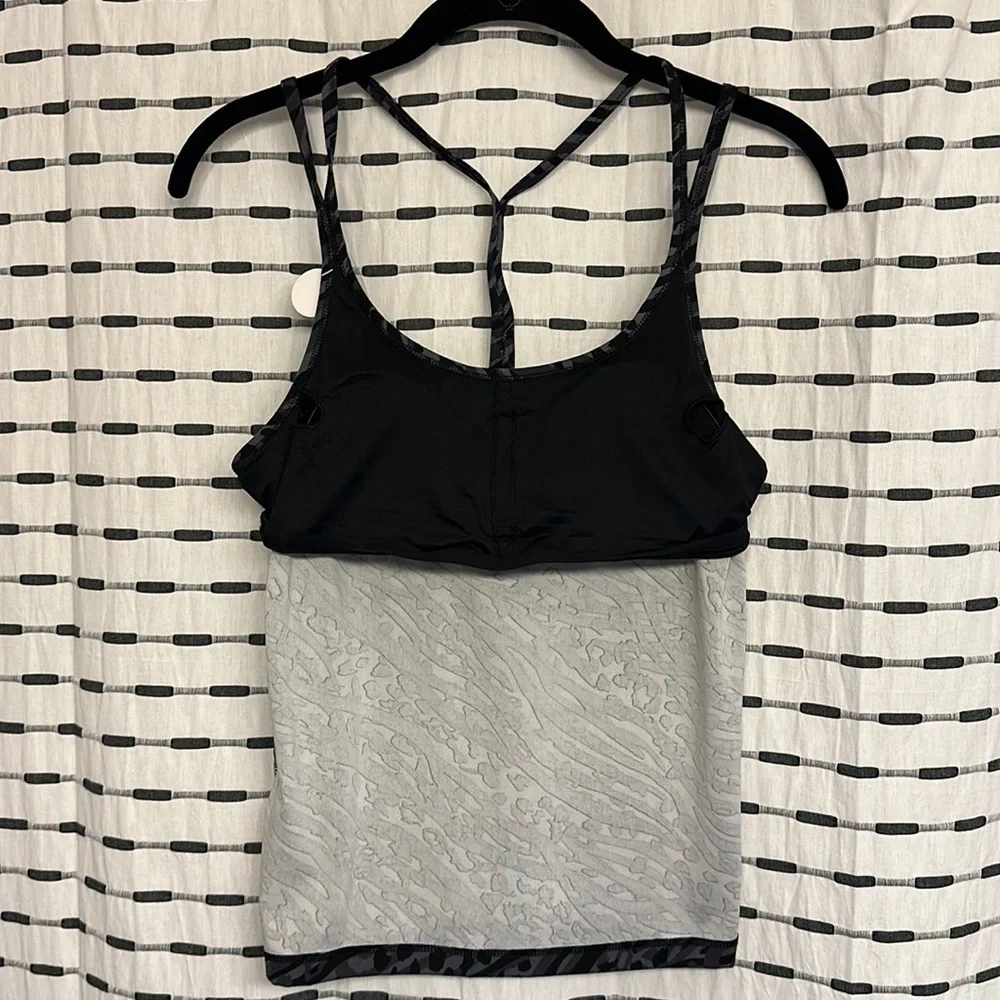 VS PINK Brami Tank Size Medium - Picture 6 of 11